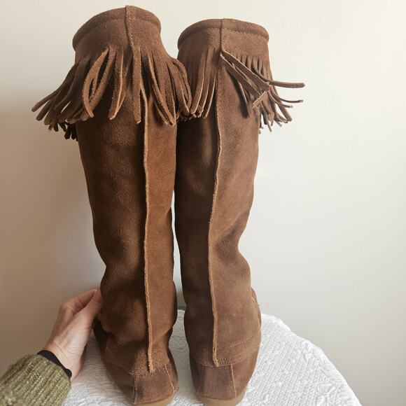 Minnetonka 1428 Women's Tall Fringe Moccasin Boots 16"-Excellent Condition - Picture 4 of 6